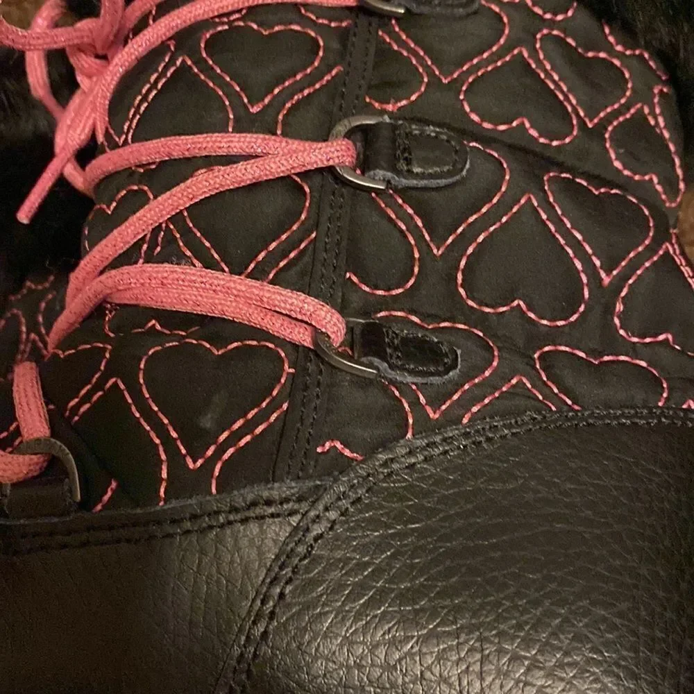 BEARPAW Meredith Girls Pink Black Heart Waterproof Snow Boots Youth 5 faux fur